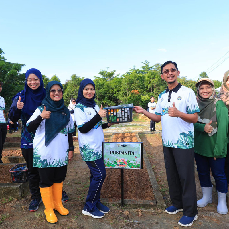 THUMBNAIL KEBUN LAMAN HIJAU